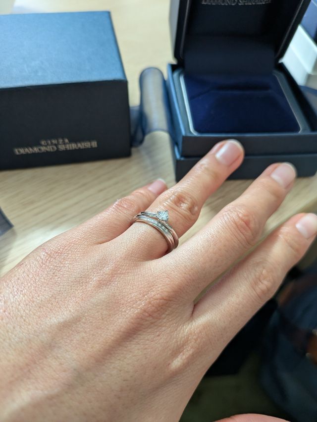 受取り当日に撮影。ほぼ終日着けても違和感ないです。