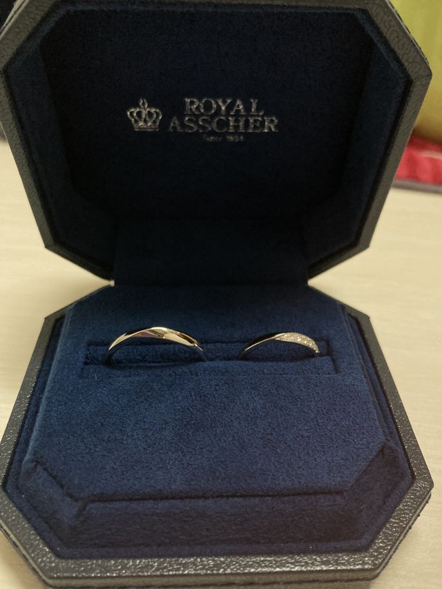 指輪のデザインも個性があってかわいい