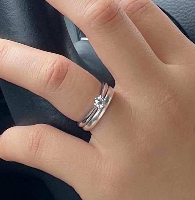 手作りペアリングの上に重ね付けしてみた時の写真です