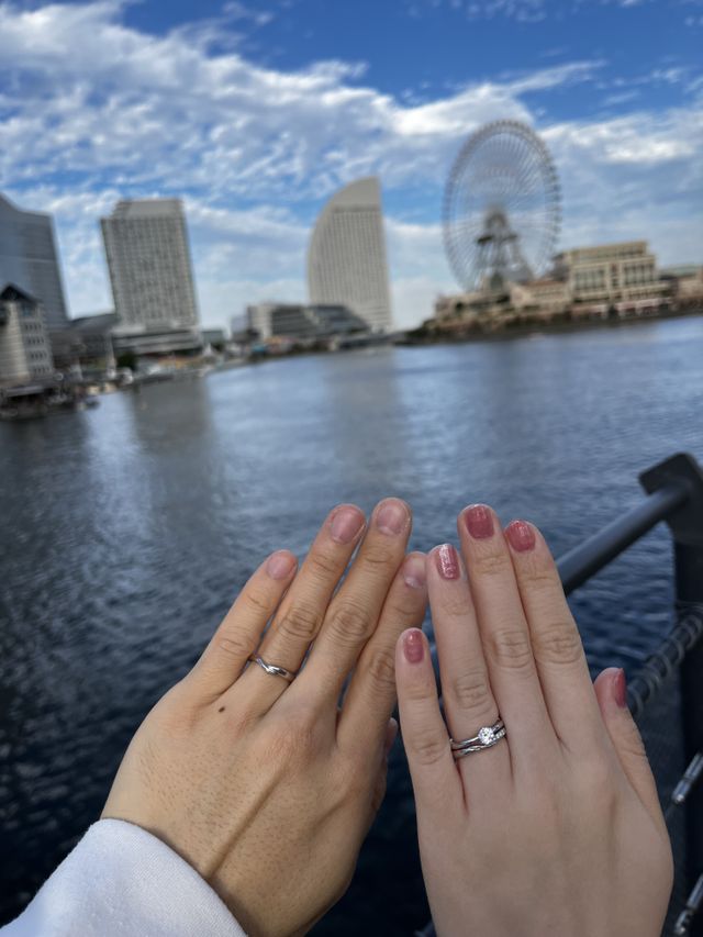 婚約指輪と重ね付けしています