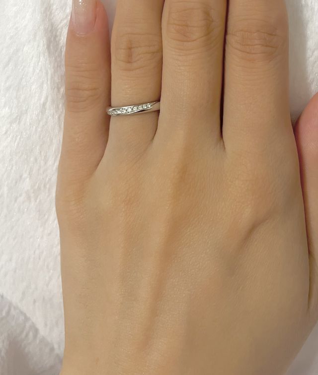 少し指の節が出っ張っているタイプなのですが６号でピッタリ！