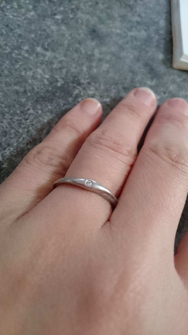 指が太いので少しでも細く見える華奢なタイプ