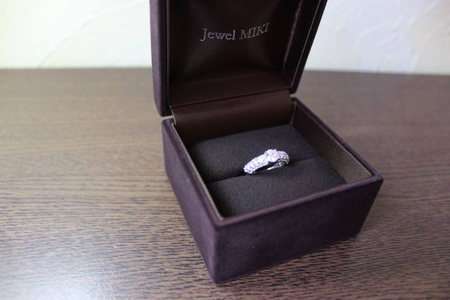 見た目が華やかなデザインが良かったです。