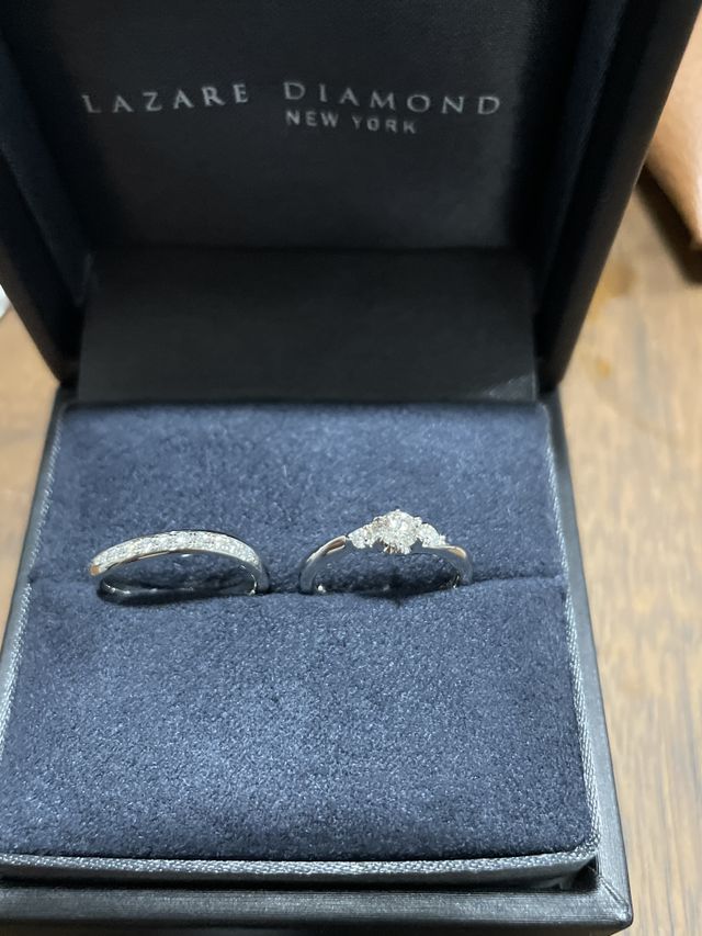 ダイヤモンドが好きなので、ともにダイヤを沢山入れました。