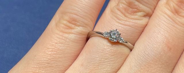 シンプルながらも、
曲線が入ってデザイン性もあります