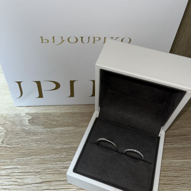 沢山のダイヤモンドがついていてとても華やかです。