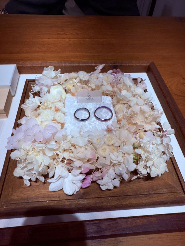 完成した指輪を受け取った際の写真です。