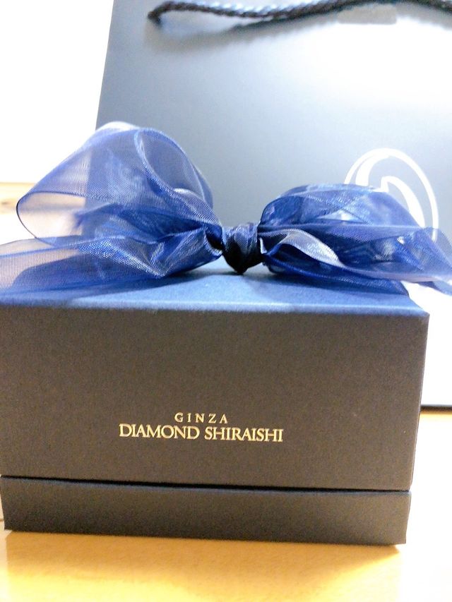 納品時はこのような形でリボンをかけてお渡ししてくれます。