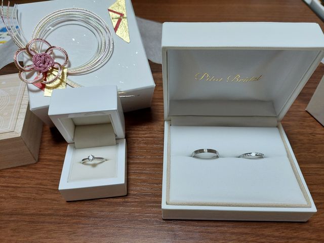 婚約指輪と結婚指輪。