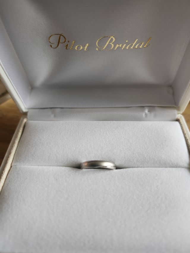 シンプルにグレースのダイヤが表にないものを選びました。
