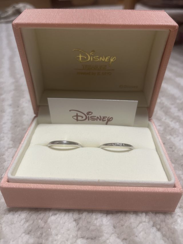 指輪のボックスを開けた写真です