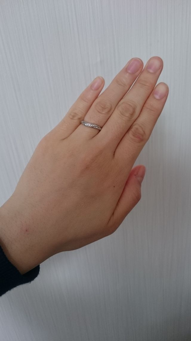 蛍光灯の下での写真。使用してからもう少しで4年です。