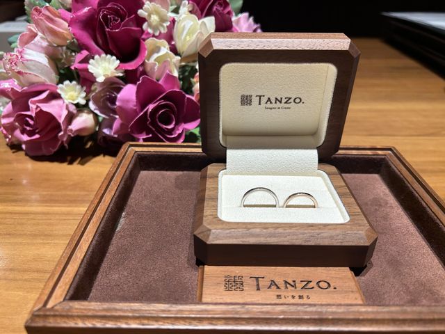 ウォルナットのケースに入っていて重厚感があります♡