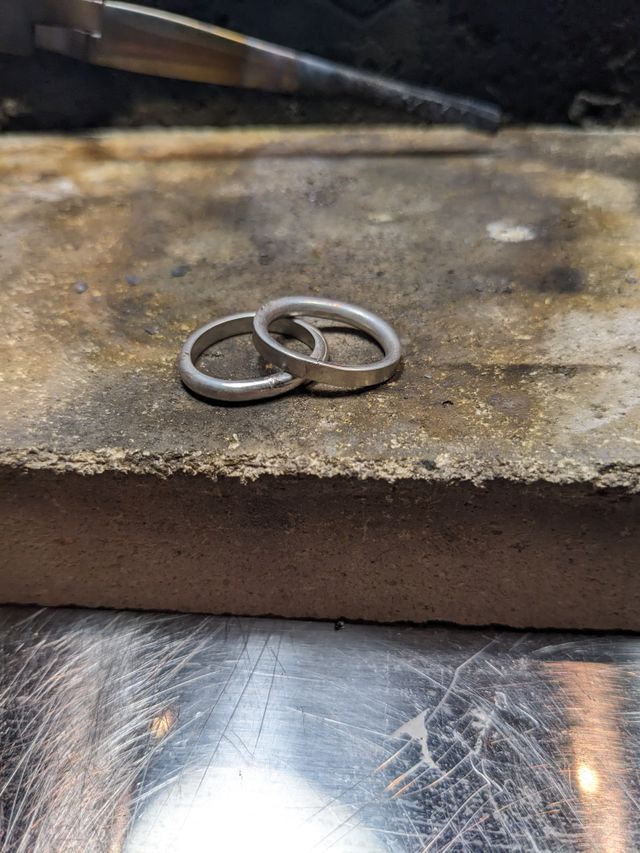 製作した直後の指輪です。