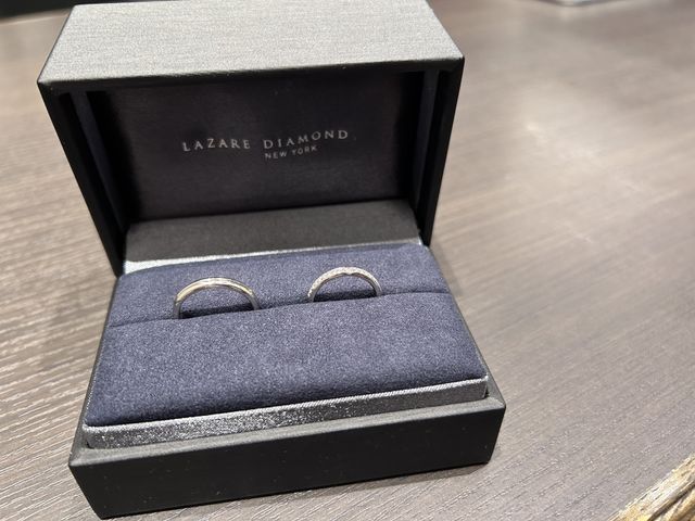 購入した指輪を箱に入れていただいて、受け取った時の写真です。