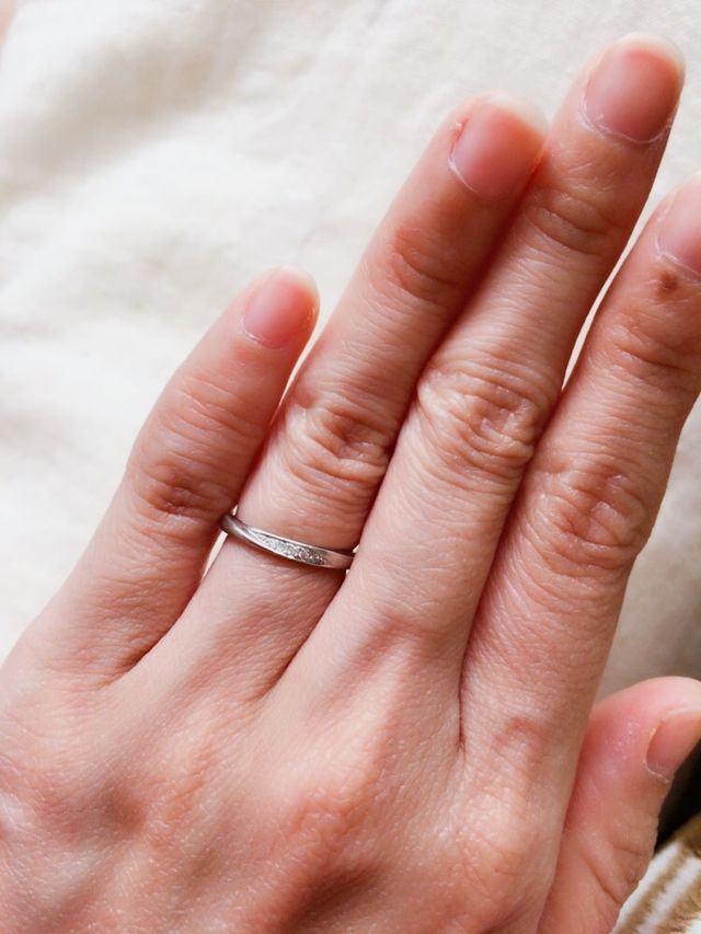 指輪をつけたところです。