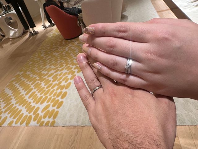 婚約指輪と重ね付けした状態で撮影