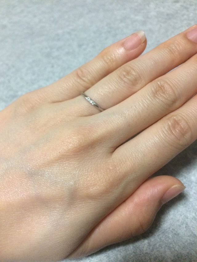 細めのリングなのでとても指馴染みが良いです。