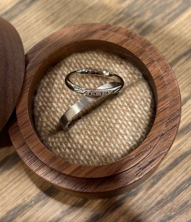 Pt、平打ヘアライン3mm、甲丸クリアクロス2mm、ダイヤ