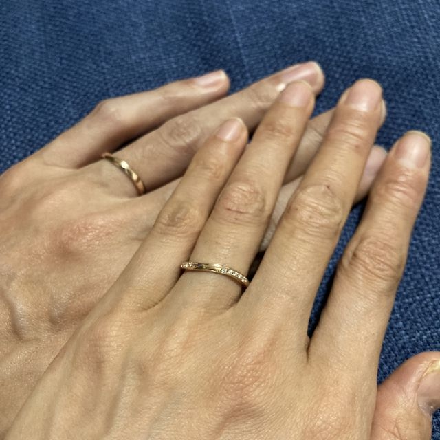 夫婦揃って関節太めなので柔らかな印象のデザインにしました