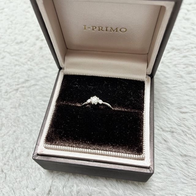 婚約指輪です。