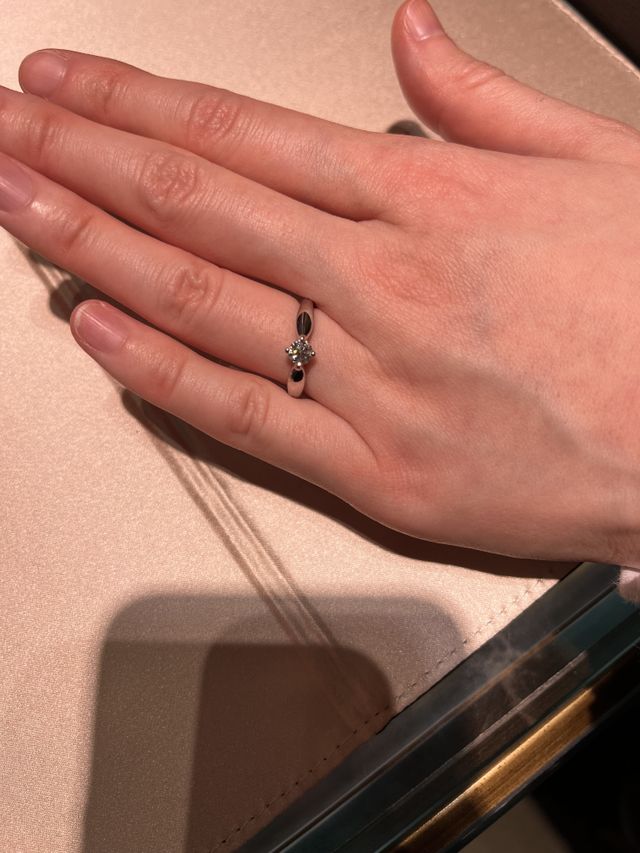 シンプルな婚約指輪