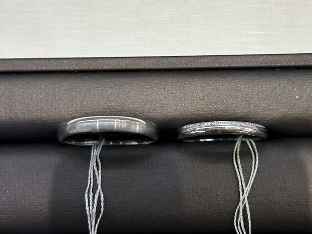 左メンズ　右レディース