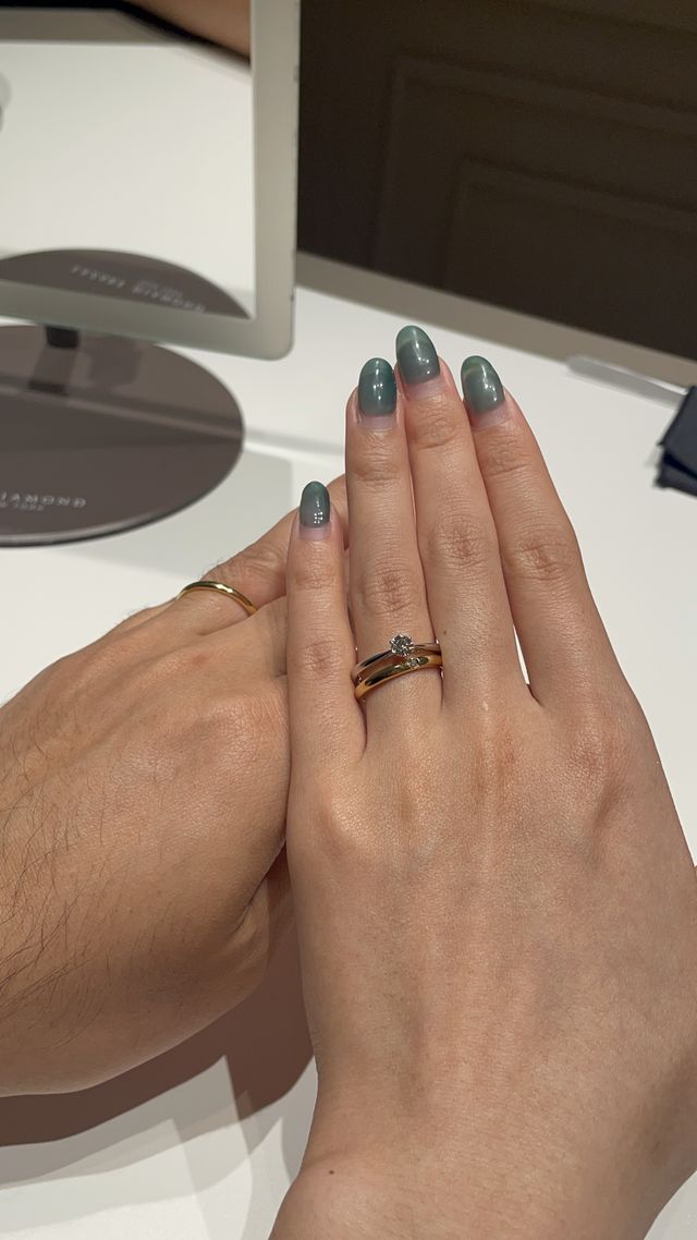 結婚指輪との重ね付け写真