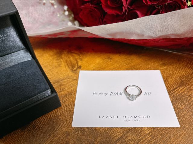 購入時にいただいたオリジナルフォトの撮れる用紙と婚約指輪