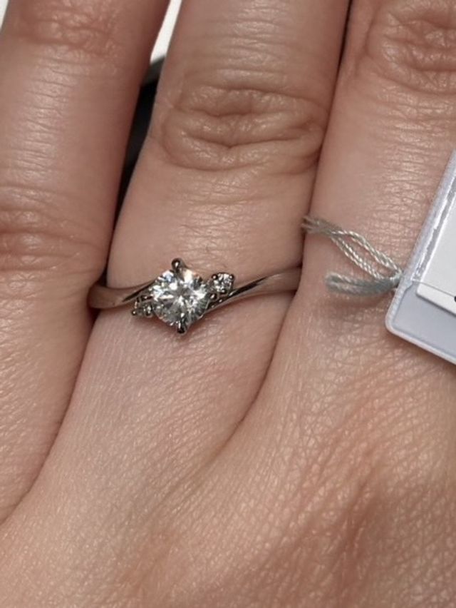 指が長く見えるデザイン☆