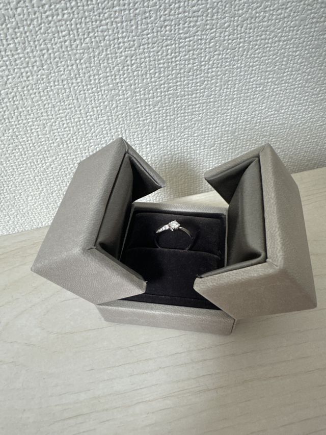 ケースも指輪が綺麗に見えるタイプにしました
