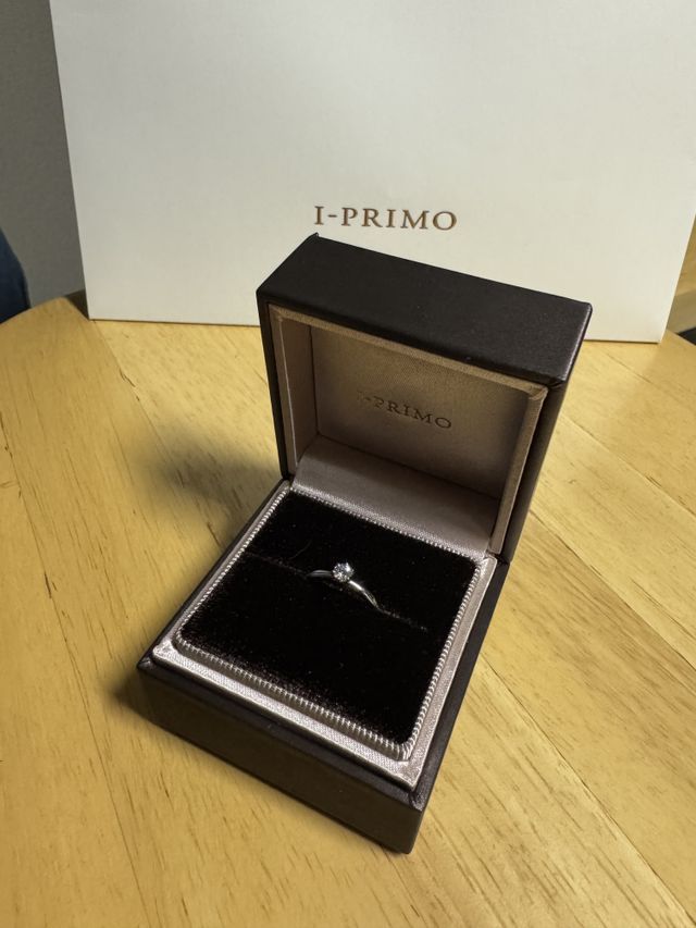 シグナで小さめのダイアモンドにしました！