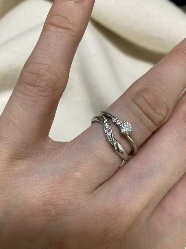 上　婚約指輪
下　結婚指輪