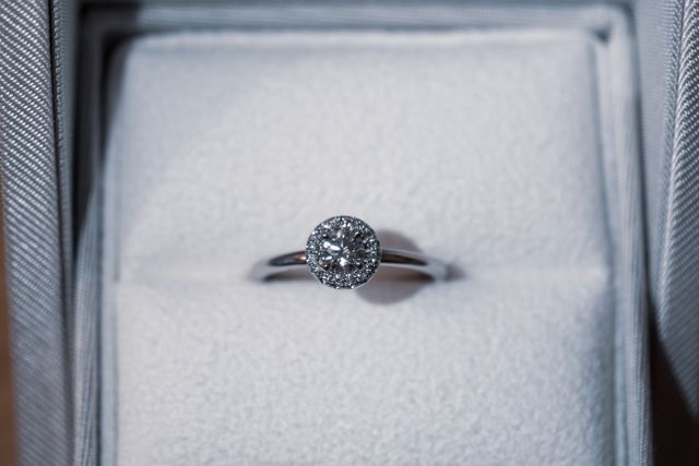 中央ダイヤ0.22カラットでこのサイズ感です。