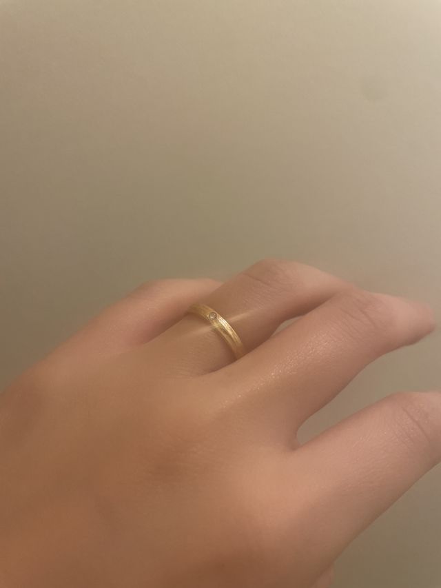 ストーンがアクセントになっていて可愛い指輪です。