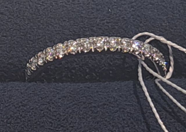 爪留めのタイプです。