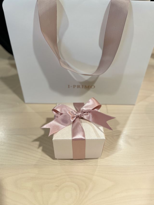 可愛らしいピンクリボン！
光沢がまた高級感を演出してくれます