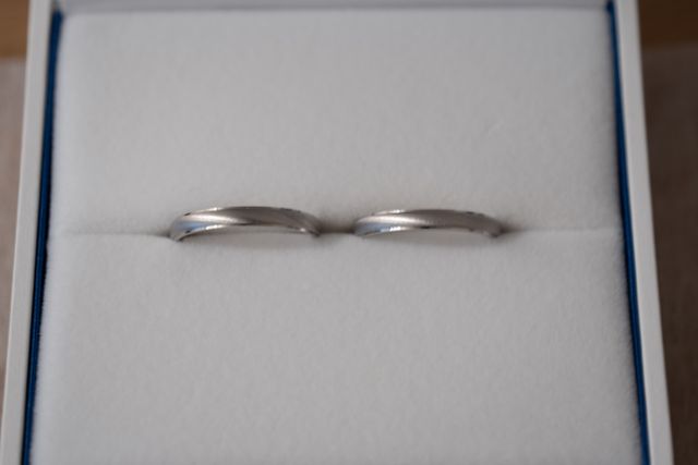 加工によって程よい艶で、綺麗でした。