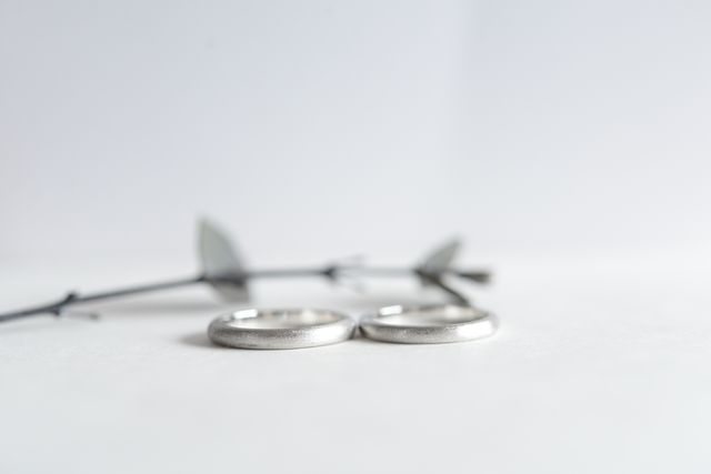 半面は表面加工をして、気分を変えて着用できるようにしました。