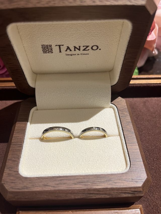 グリーンゴールドとプラチナのコンビです。