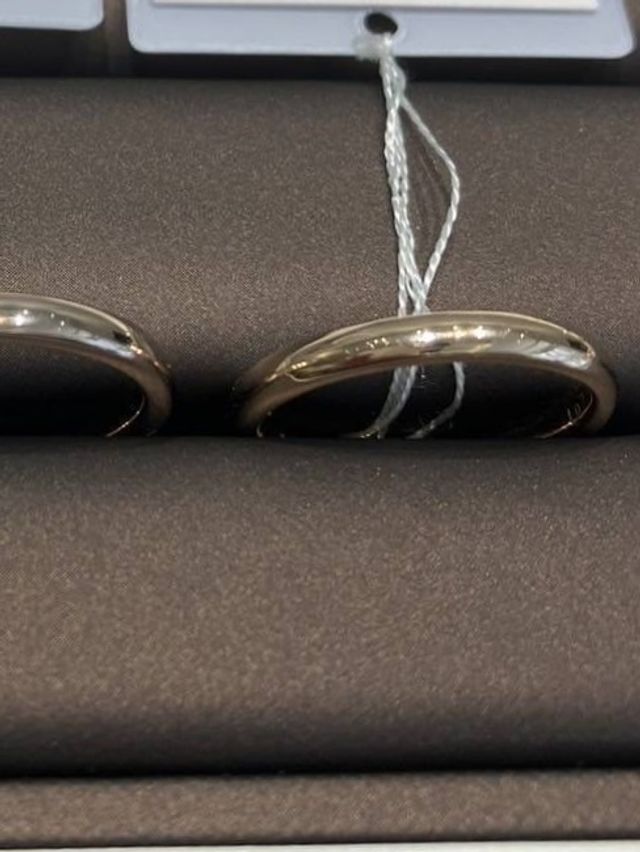 ペールブラウンゴールド（左）との比較⭐︎