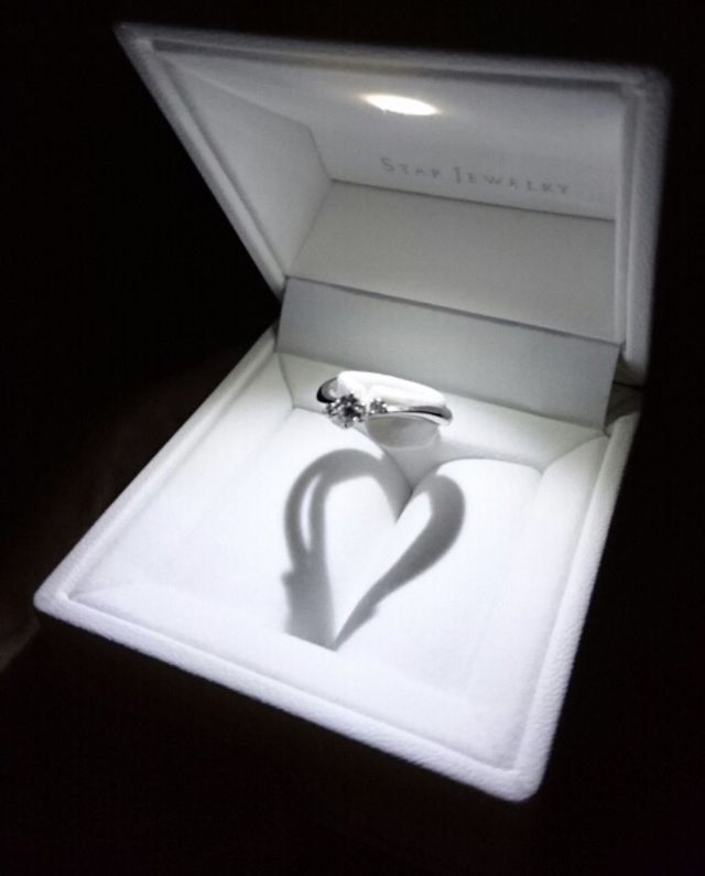 一粒ダイヤのシンプルなデザインです。