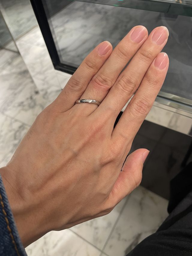 S字型のプラチナ製です。