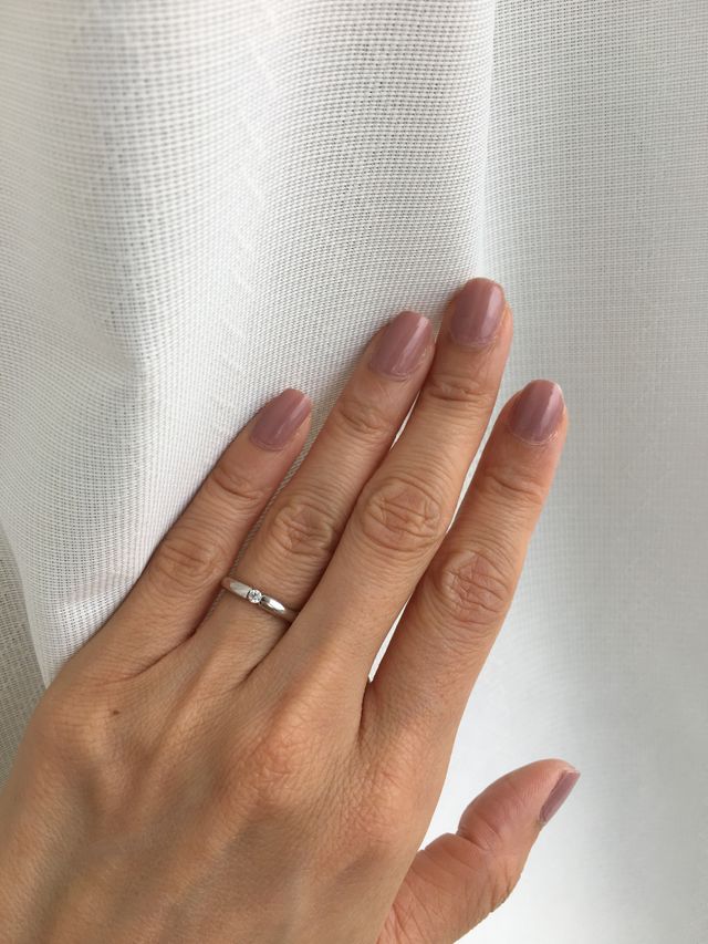 プラチナで一粒ダイヤというシンプルな優しい感じの指輪