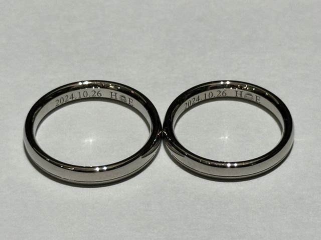 入籍日と互いのイニシャルを刻印していただきました。