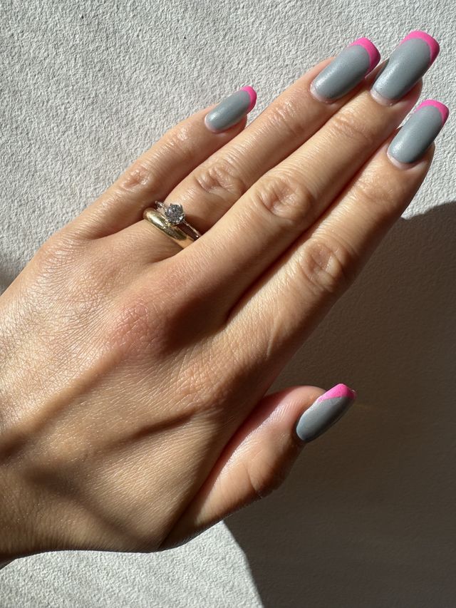 同じブランド、プアアリさんの結婚指輪と重ね着けしました。