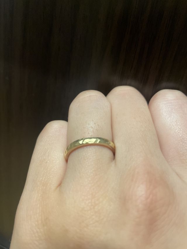 着用した時の雰囲気です。半分ずつ加工を変えています。