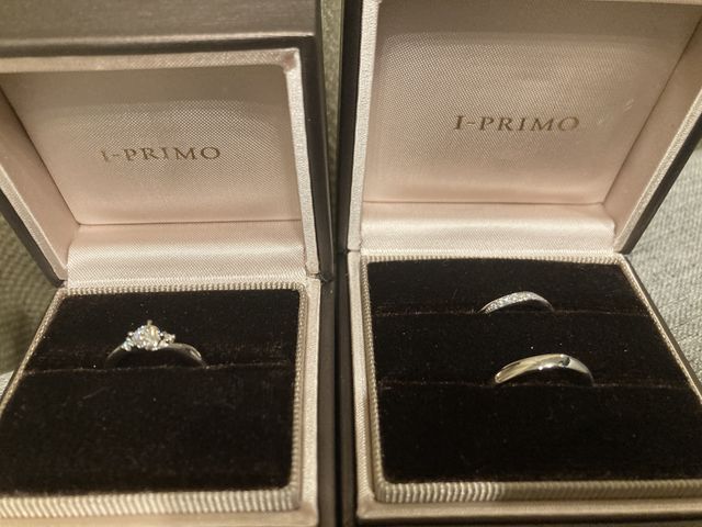 左:婚約指輪
右:結婚指輪