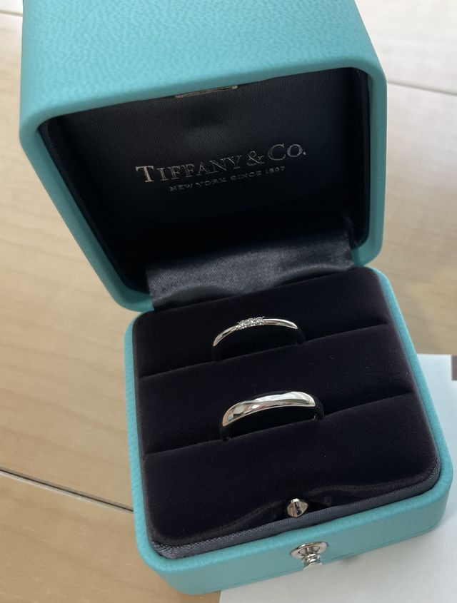 セットで購入
ダイヤが3つ付いています