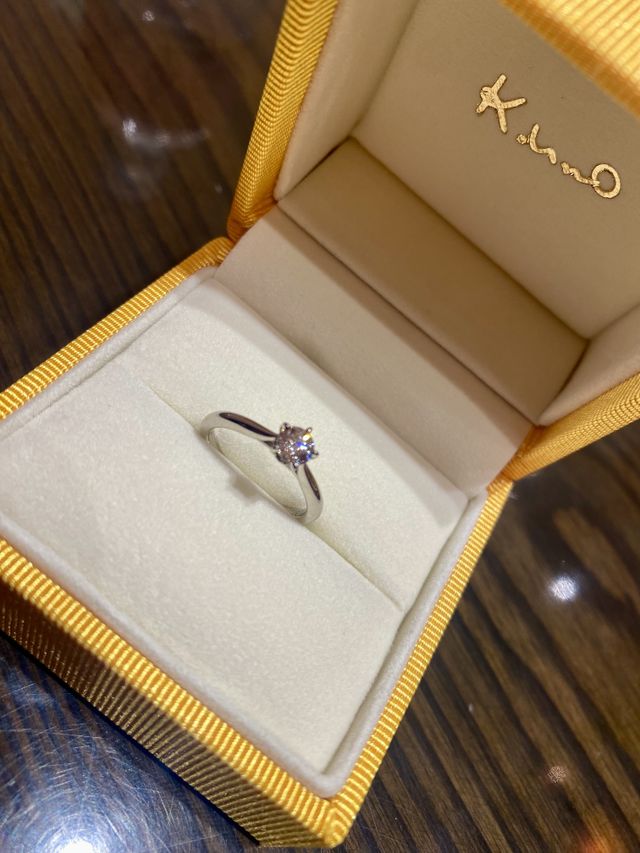 彼の母の婚約指輪を譲り受けて、リフォームしました。